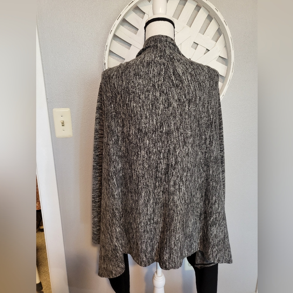 STUDIO M Cardigan - Picture 2 of 5